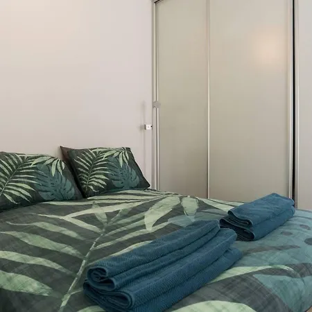 Apartment Amazing With Private Garden On Great Location *